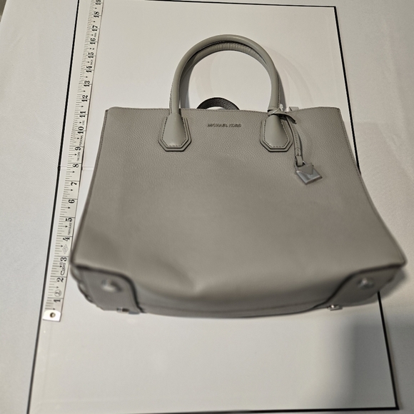 Michael Kors Mercer Large Convertible Pearl Grey Leather Tote Bag - Picture 15 of 16